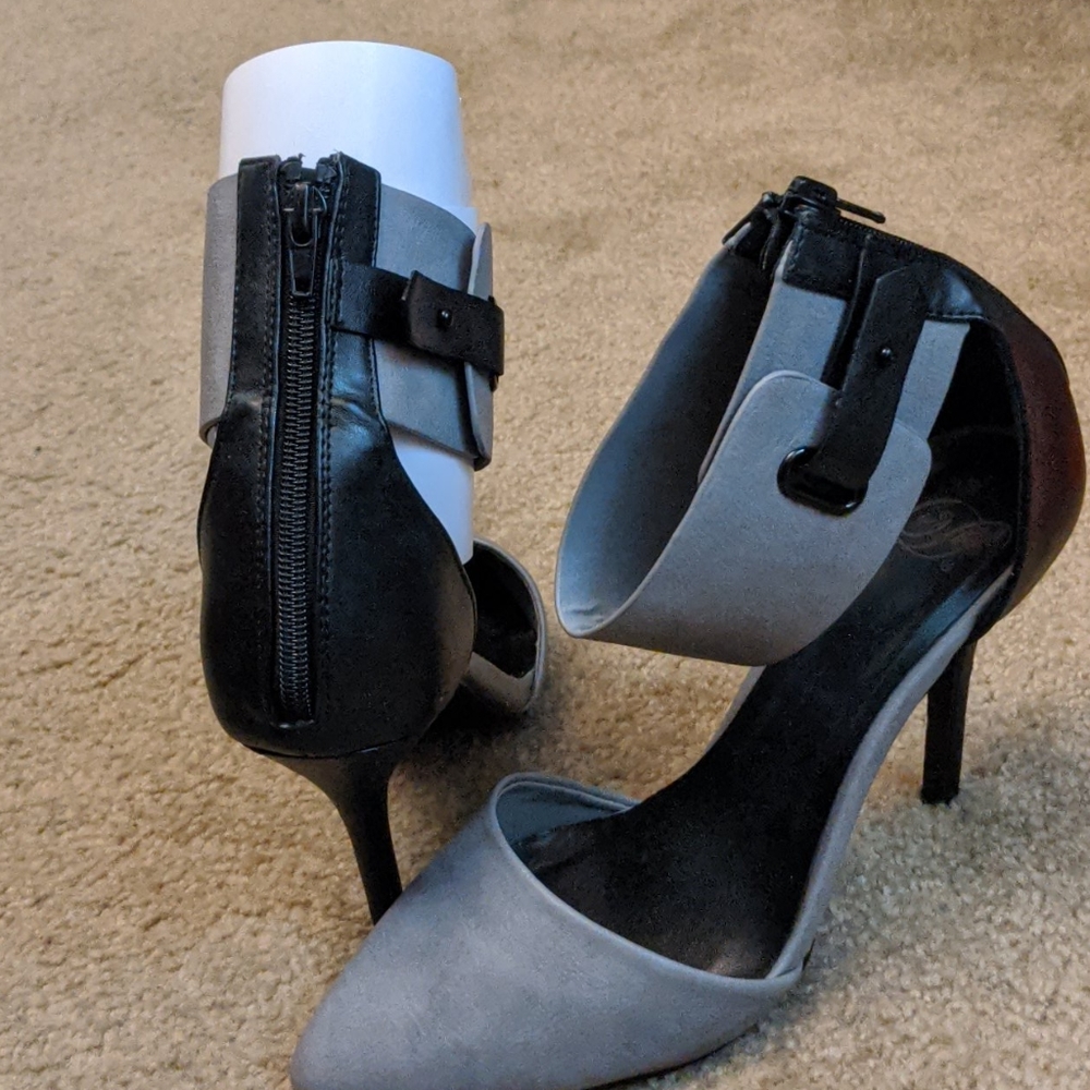 Heels - Picture 2 of 3